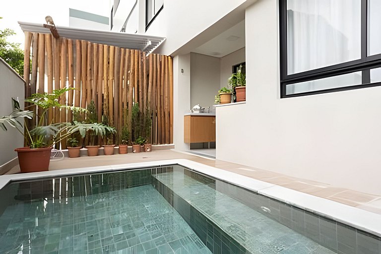 Piscina Privativa: Luxo a 1 min do Centro e Mar!