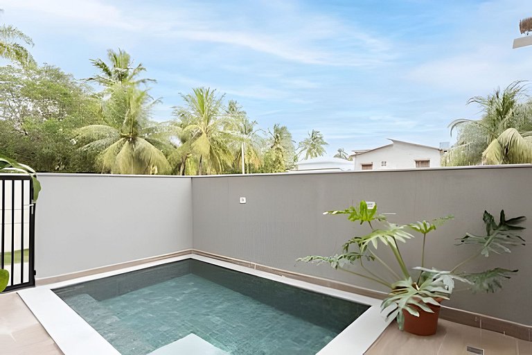 Piscina Privativa: Luxo a 1 min do Centro e Mar!