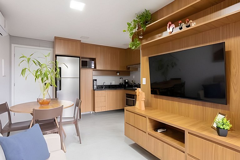 Piscina Privativa: Luxo a 1 min do Centro e Mar!