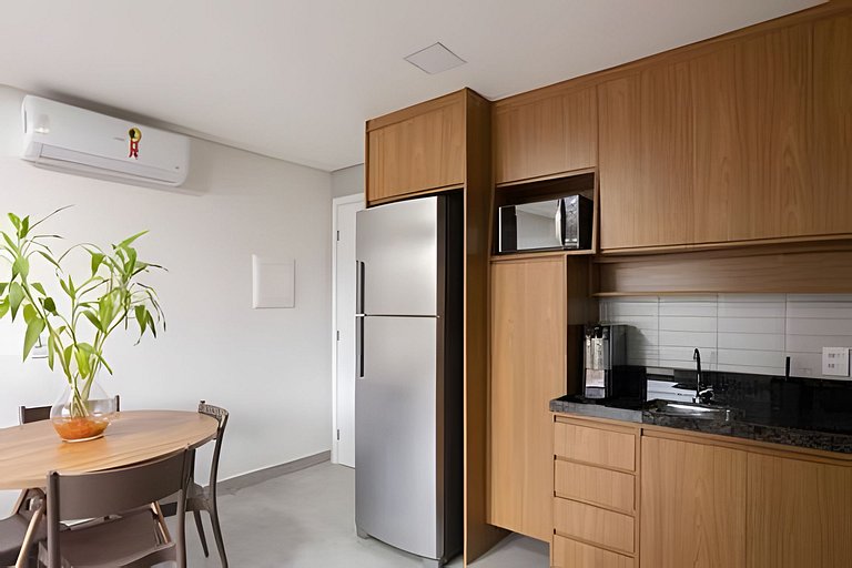 Piscina Privativa: Luxo a 1 min do Centro e Mar!