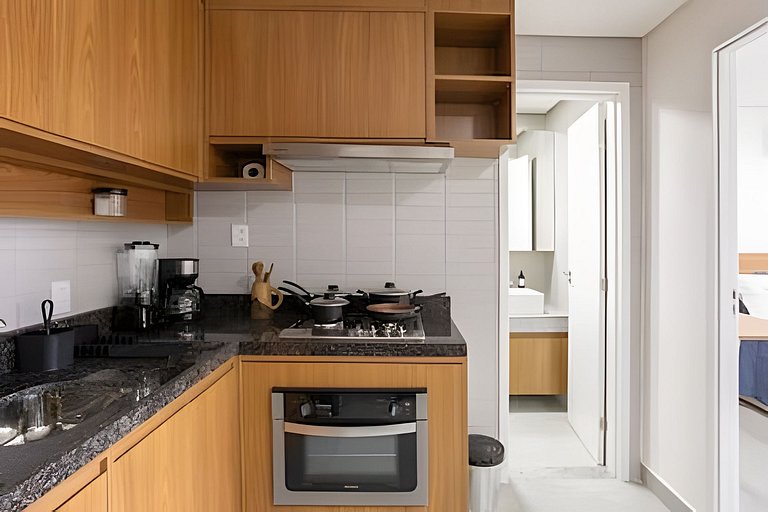 Piscina Privativa: Luxo a 1 min do Centro e Mar!